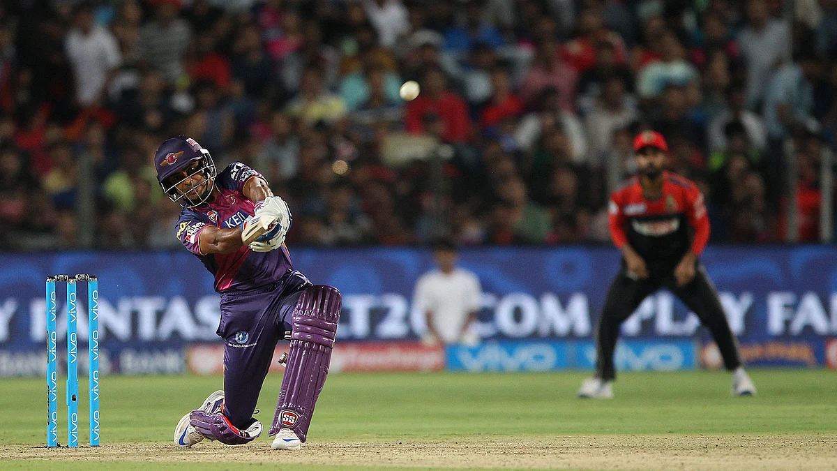 Rajat Bhatia of Rising Pune Supergiants hits a six. (Photo: BCCI)