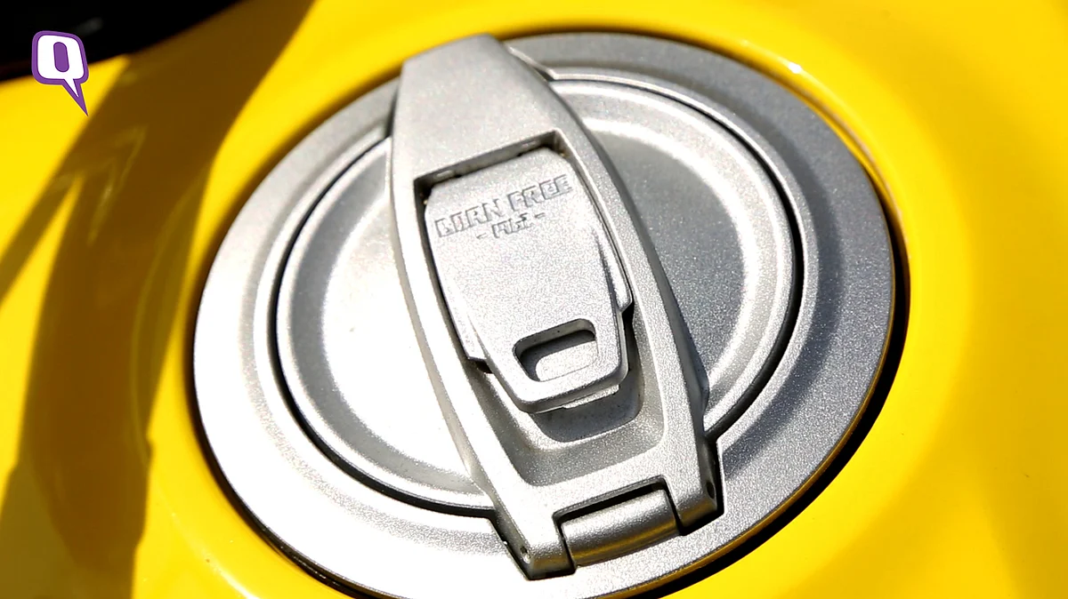 There is a “Born Free 1962” engraving on the fuel tank’s cap, that pays homage to the original Scrambler. (Photo: Siddharth Safaya/<b>The Quint</b>)