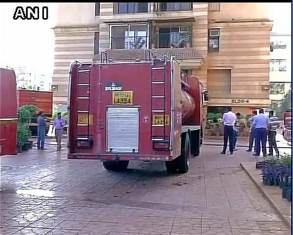 Fire engines rushed to the site of fire. (Photo Courtesy: <a href="https://twitter.com/ANI_news/status/720445786157424640">Twitter.com/ANI</a>)