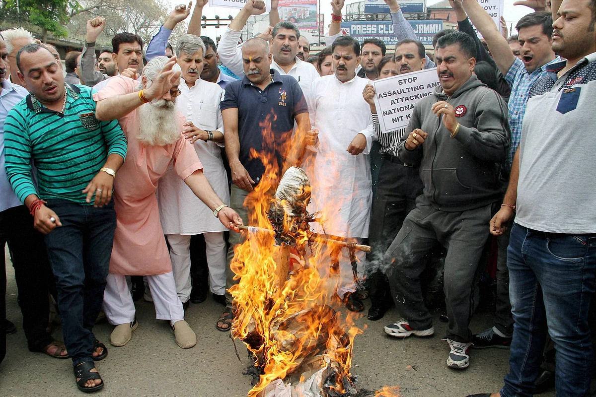 Activists of Jammu and Kashmir National Panthers Party (JKNPP) burn an effigy of PDP-BJP government over the NIT Srinagar issue in Jammu on Wednesday. (Photo: PTI) 