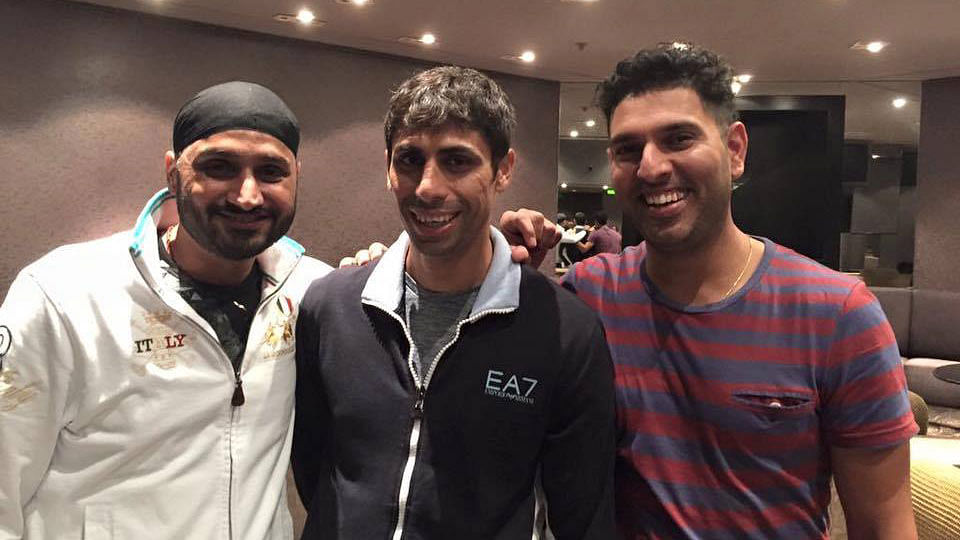 Yuvraj and Harbhajan Should Take a Leaf Out of Nehra’s Book
