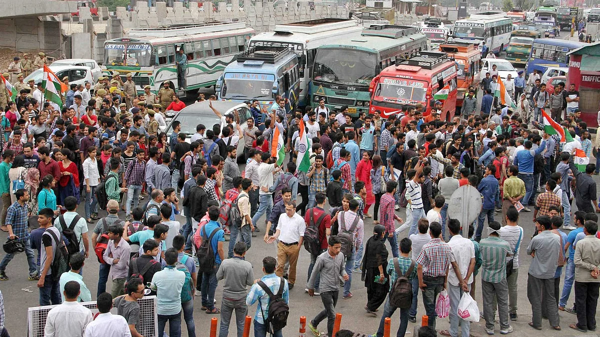 Students of Jammu University protest against the police action on non-Kashmiri students in NIT Srinagar, in Jammu on Wednesday, 6 April 2016. (Photo: PTI)