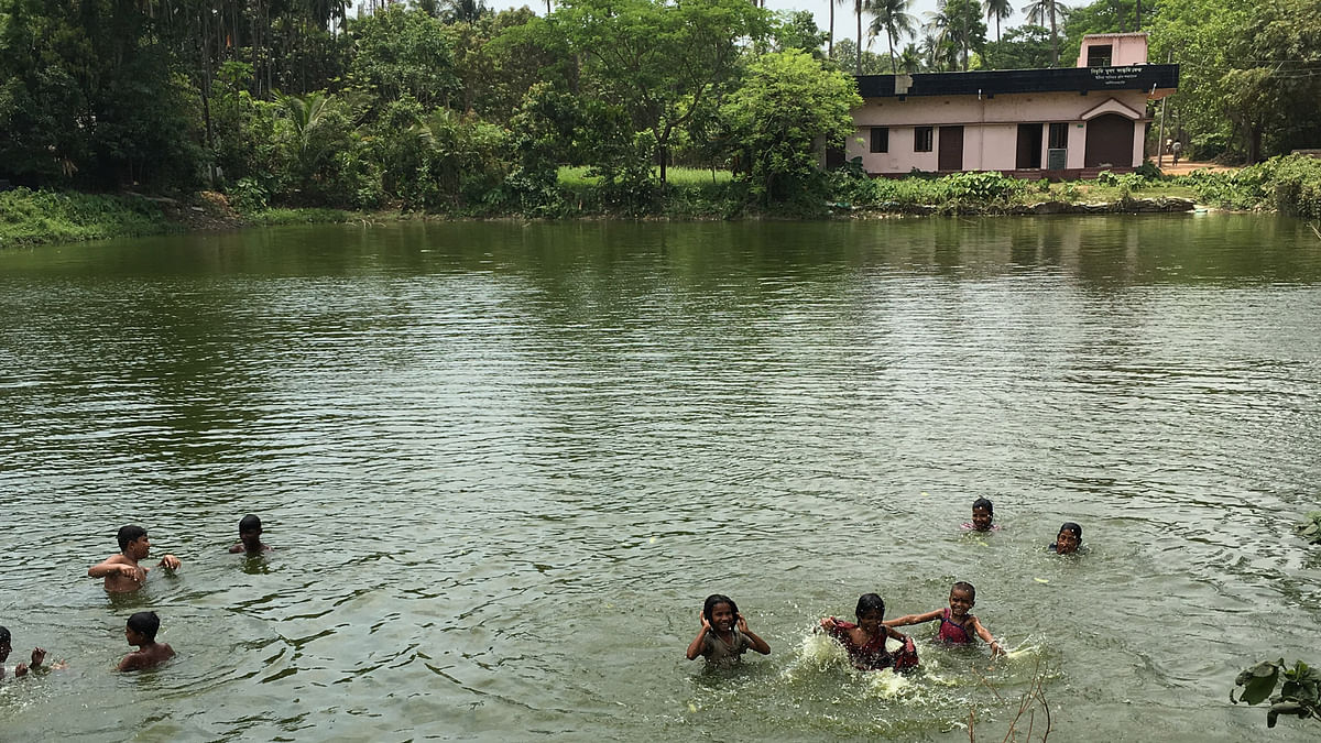 Life goes on as usual for the rural folk of Bengal, untouched by the much-publicised ‘poribartan’, by Priya Virmani.