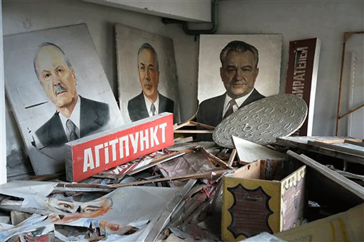 Abandoned portraits of Soviet leaders covered in radioactive dust at a home in Pripyat, Ukraine. The pictures were to be paraded at the celebratory May Day rally that would cross the town, a week later. (Photo: AP)