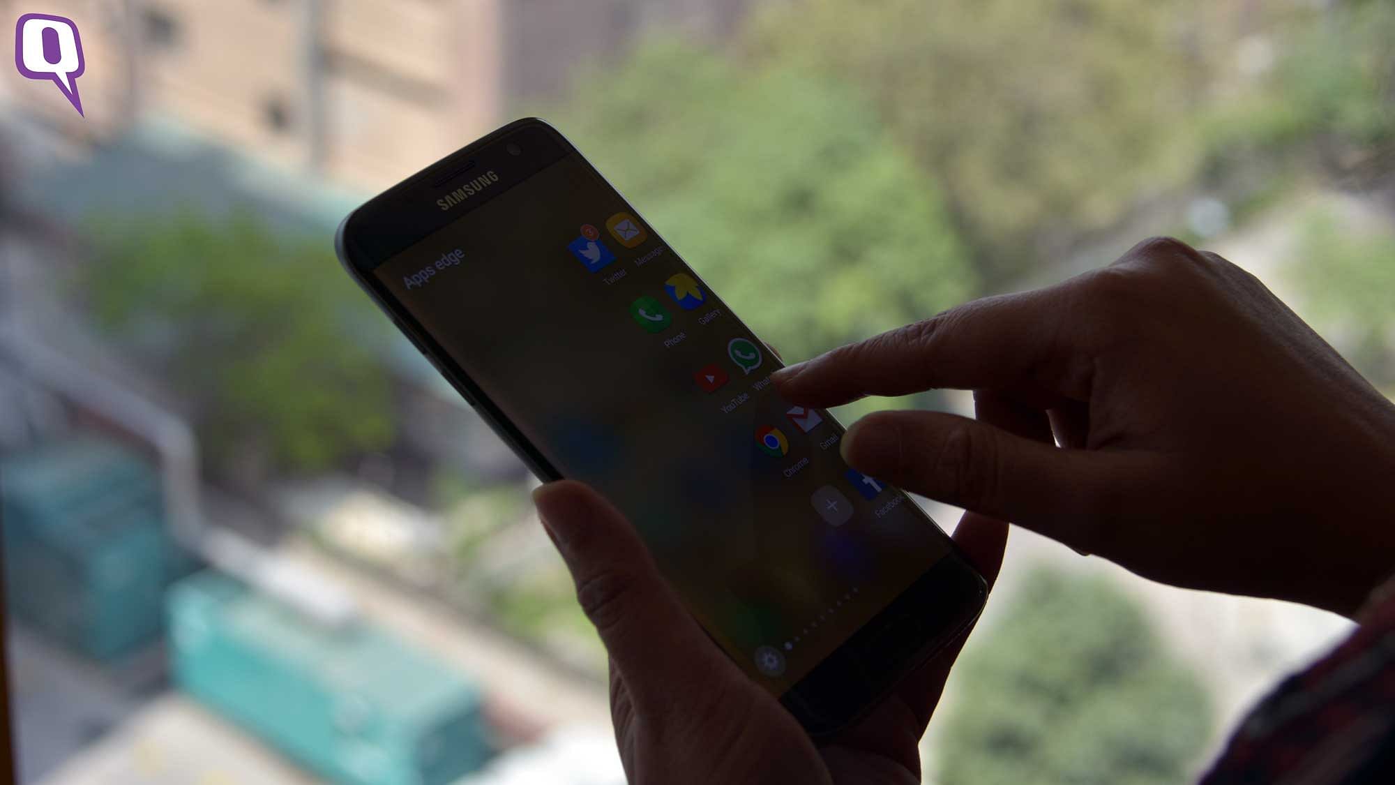 The 5.5 Inch Quad HD Super AMOLED Display on the Samsung Galaxy S7 Edge (Photo: <b>The Quint</b>)