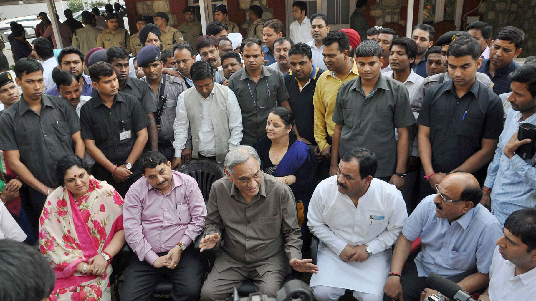 Rebel Congress leader Vijay Bahuguna, along with other rebel Congress MLAs, at a press conference at his official residence in Dehradun on Thursday. (Photo: PTI)