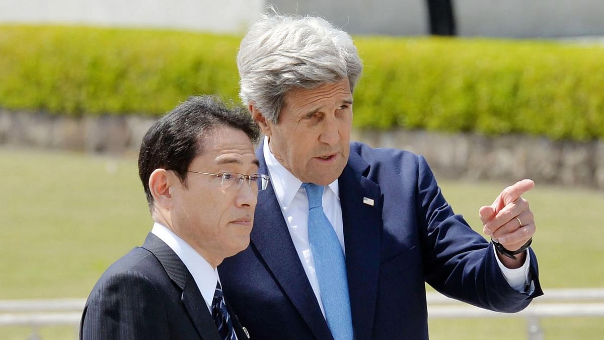 US Secretary of State John Kerry became the first American senior official to visit the Hiroshima Memorial in Japan.