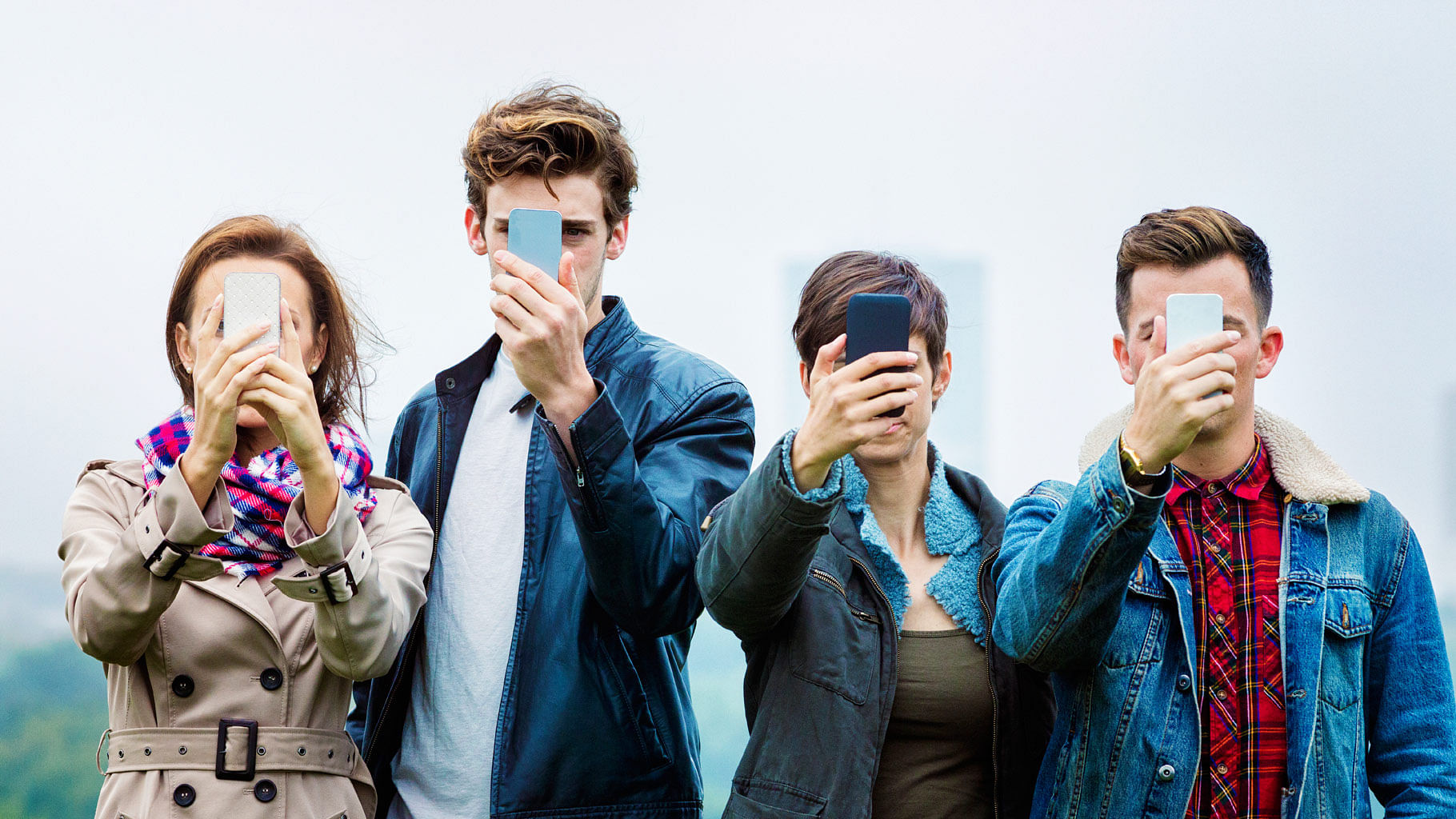 Maybe it’s time to look up from our phone screens? (Photo: iStockphoto)
