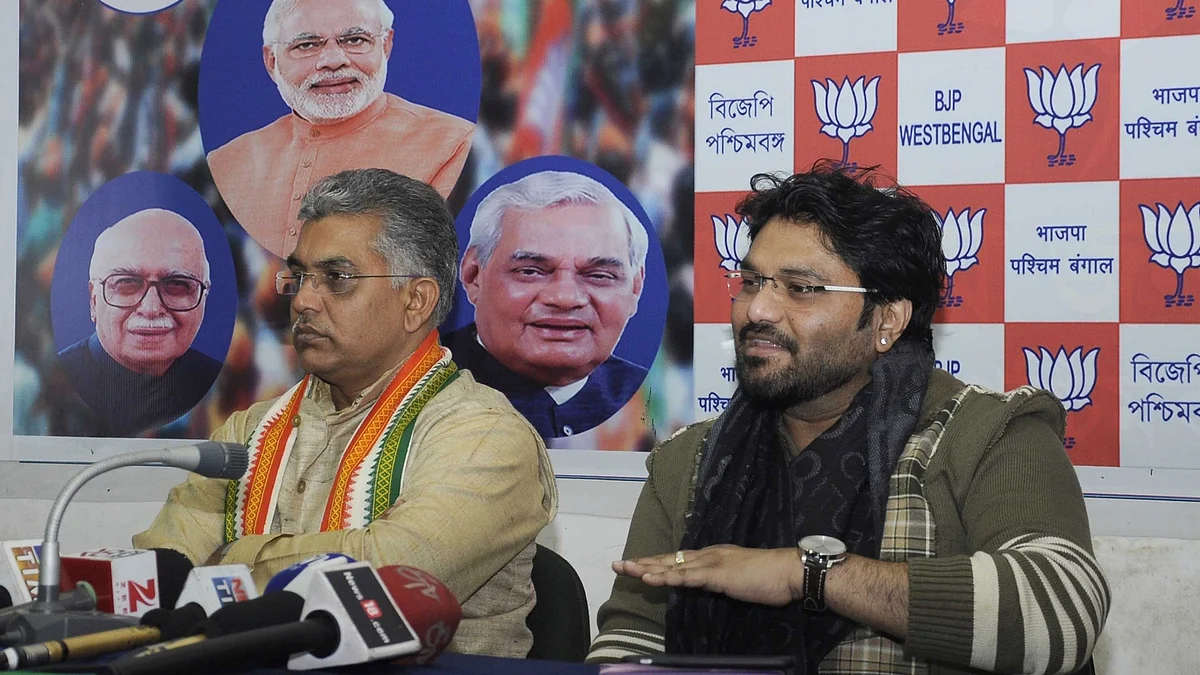 Union Minister of State for Urban Development and BJP leader Babul Supriyo and BJP West Bengal president Dilip Ghosh during a press conference in Kolkata, 28 December 2015. (Photo: IANS)