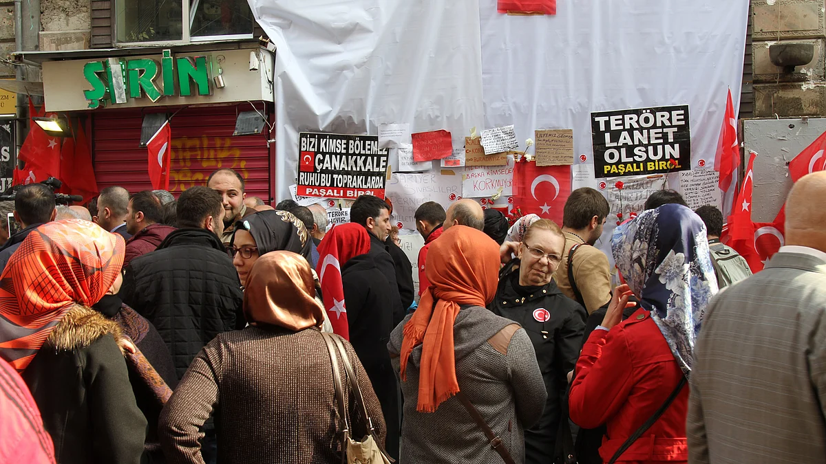 Site of suicide bombing in Istanbul. (Photo: Vivian Fernandes/ <b>The Quint</b>)