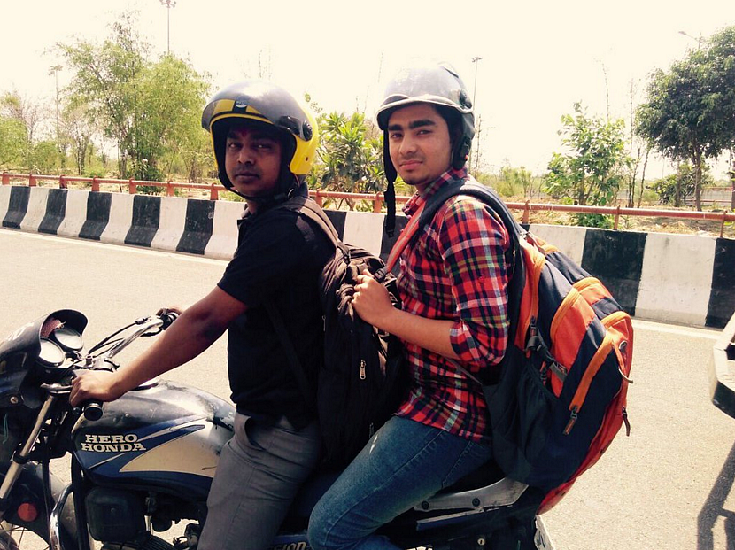 OneRyder driver with one of their customers. (Photo Courtesy: Twitter/<a href="https://twitter.com/officeoneryder/status/718693355119517698">@officeoneryder</a>)