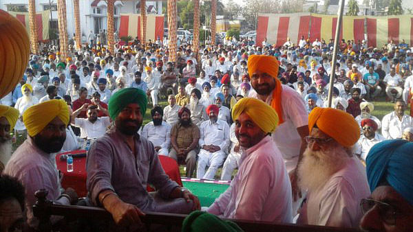 Is Punjab headed towards an onslaught by the AAP wave, as predicted by a recent survey, asks Vipin Pubby.