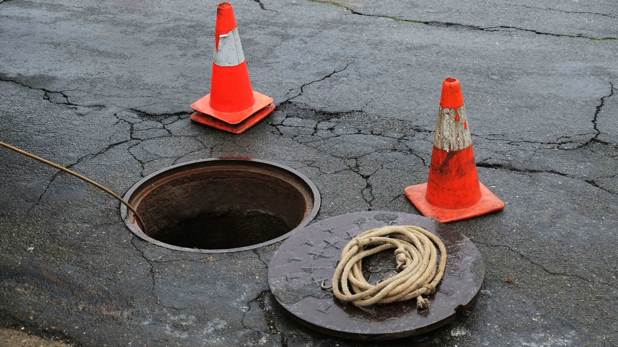 Four men got stuck in a manhole while cleaning it on Sunday, 3 April. (Photo: iStockPhoto)