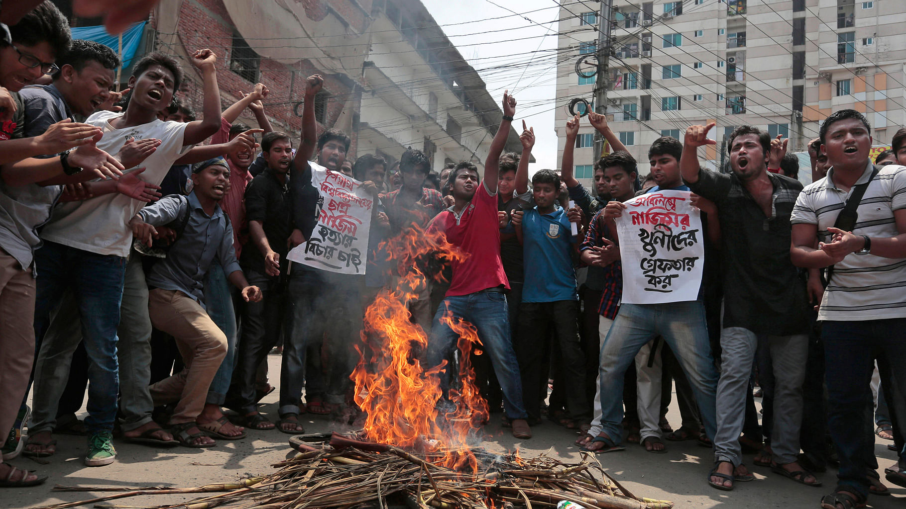 File photo: Bangladeshi students protest seeking arrest of three motorcycle-riding assailants who hacked student activist Nazimuddin Samad to death in Dhaka, Bangladesh. (Photo: AP)