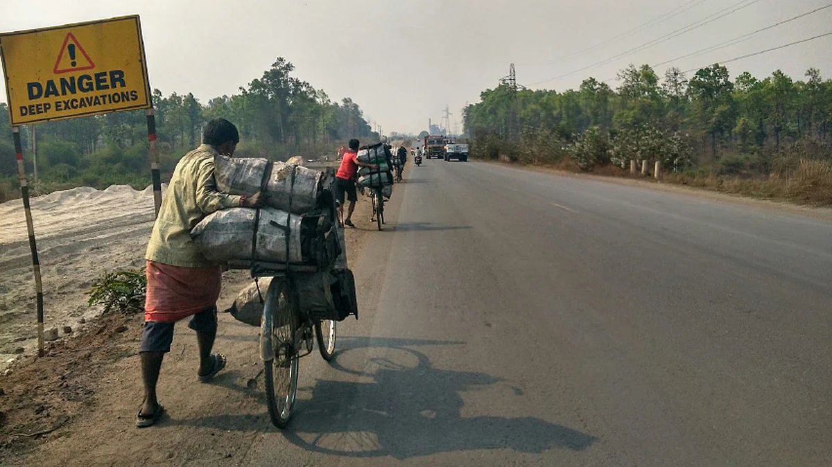 Villagers from Khinda line up at 4 am at the mines and carry over 120 kilos of coal on their bicycles daily, to be sold to hotels and brick makers. (Photo Courtesy: Ankush Vengurlekar)