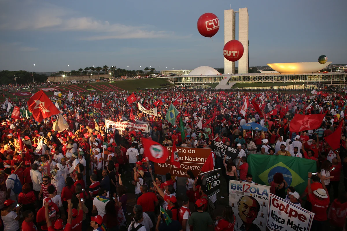 Supporters dressed in red marching from Rousseff. (Photo: AP)