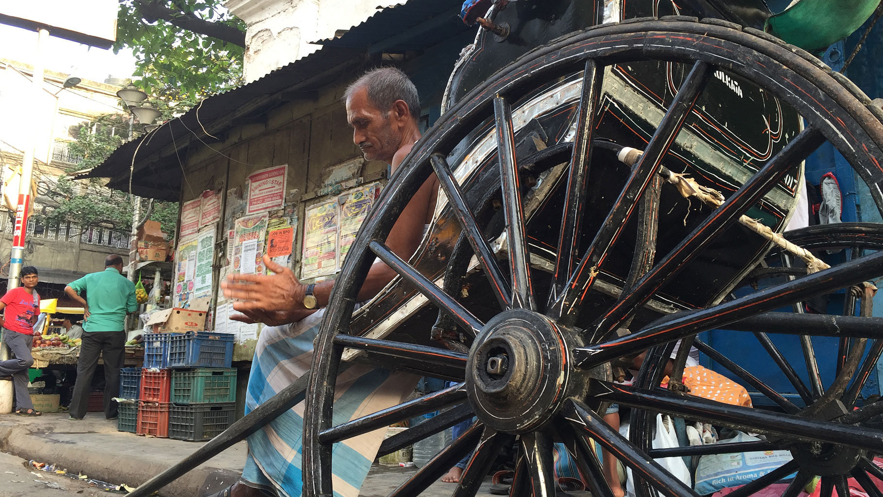 The rickshaw pullers of Kolkata are nothing like Balraj Sahni from <i>Do Bigha Zameen</i>. (Photo: <b>The Quint</b>)
