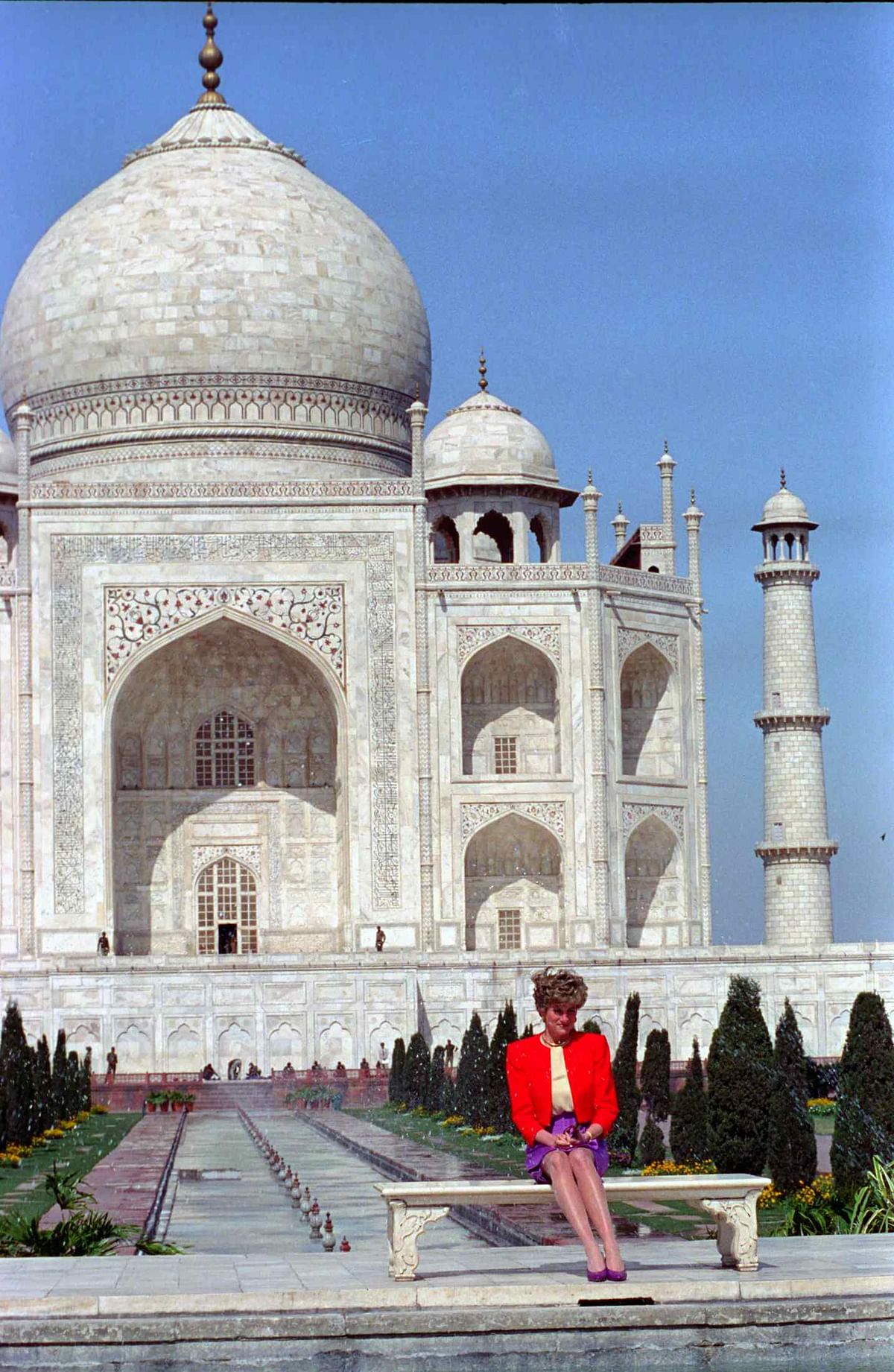 A throwback to Princess Diana’s visit to India and her famous photograph in front of the Taj