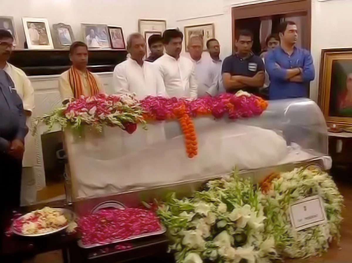 During the funeral of Kamla Advani, BJP leader LK Advani’s wife, on the night of Wednesday, 6 April 2016. (Photo Courtesy: ANI)