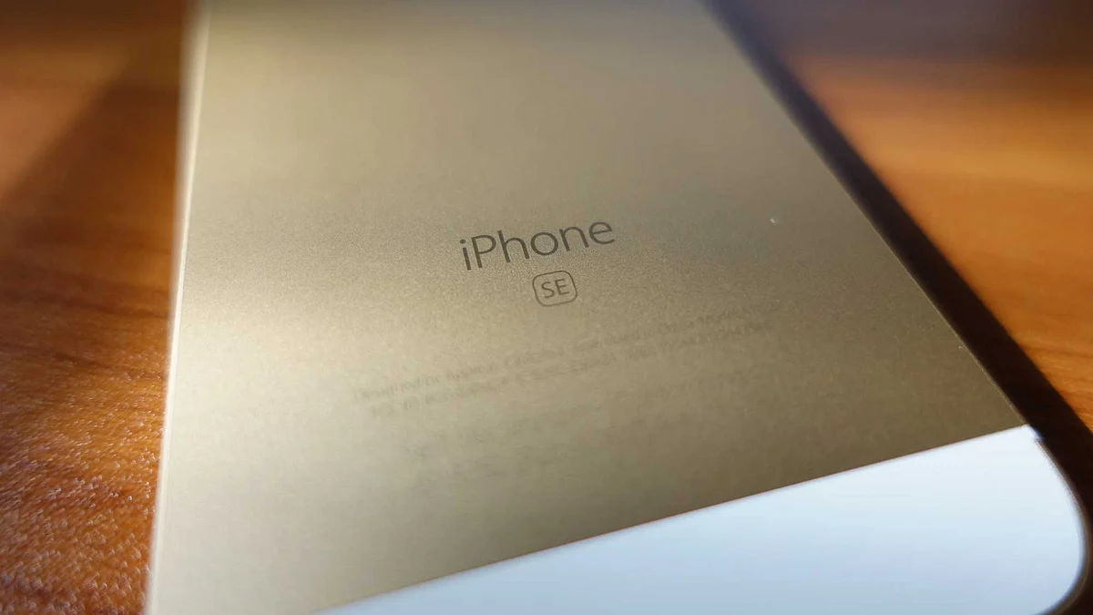 Apple iPhone SE. (Photo Courtesy: Twitter/<i><a href="https://twitter.com/2shar">@2shar</a>)</i>