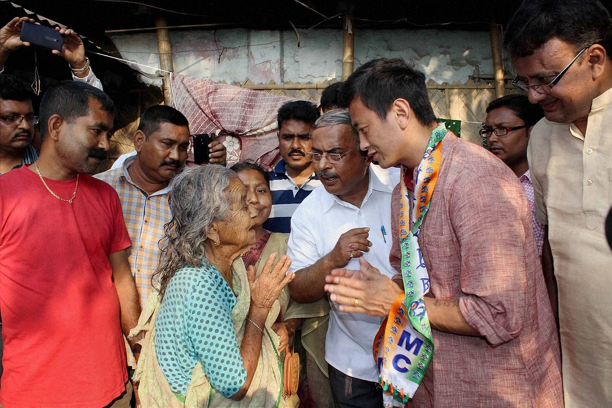 Bhaichung Bhutia during his campaign rally in Siliguri in Northern West Bengal. (Photo: <b>The Quint</b>)