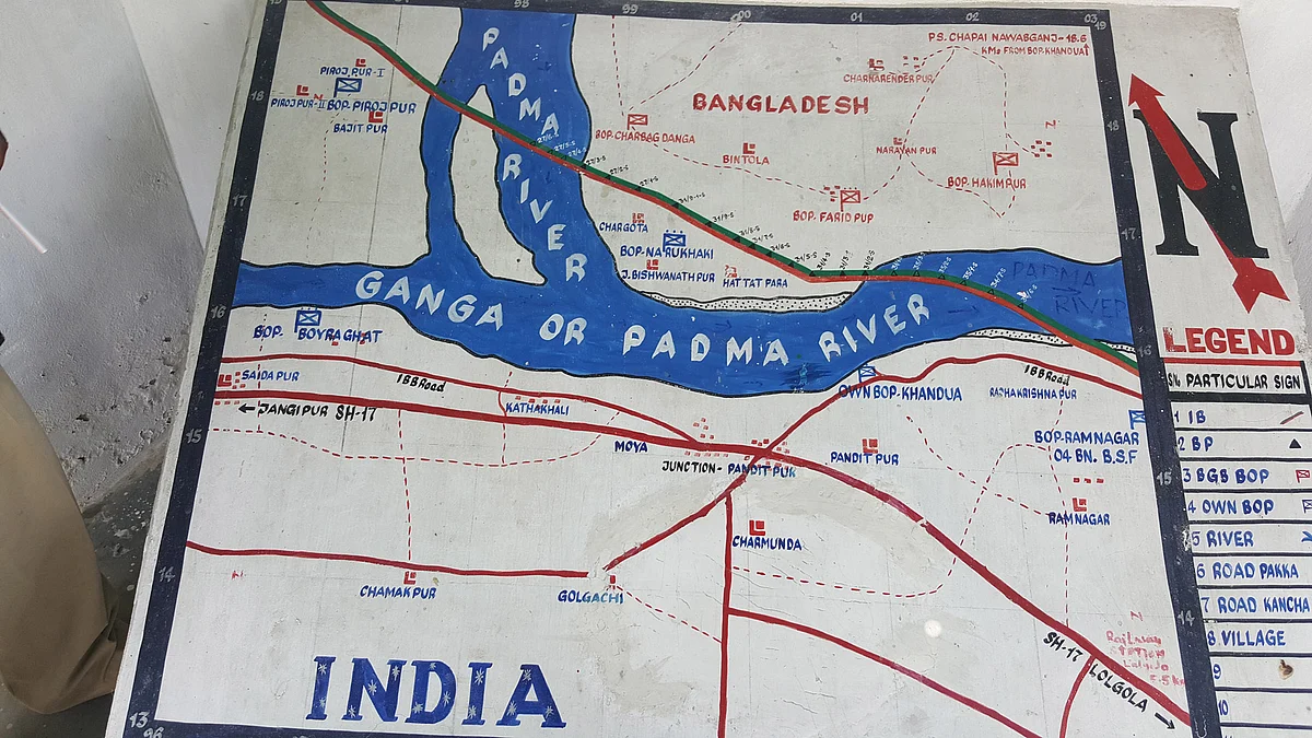 A Border Security Force sketch of the riverine border landscape, at a Khandua checkpost in Murshidabad. (Photo: Chandan Nandy/ <b>The Quint</b>)