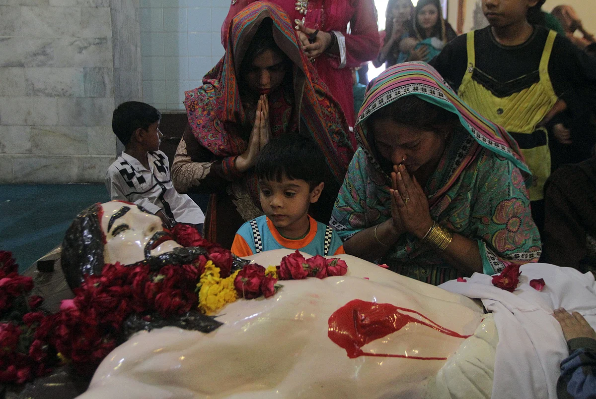 Pakistani Muslims pray on Good Friday in Pakistan. (Photo: AP)