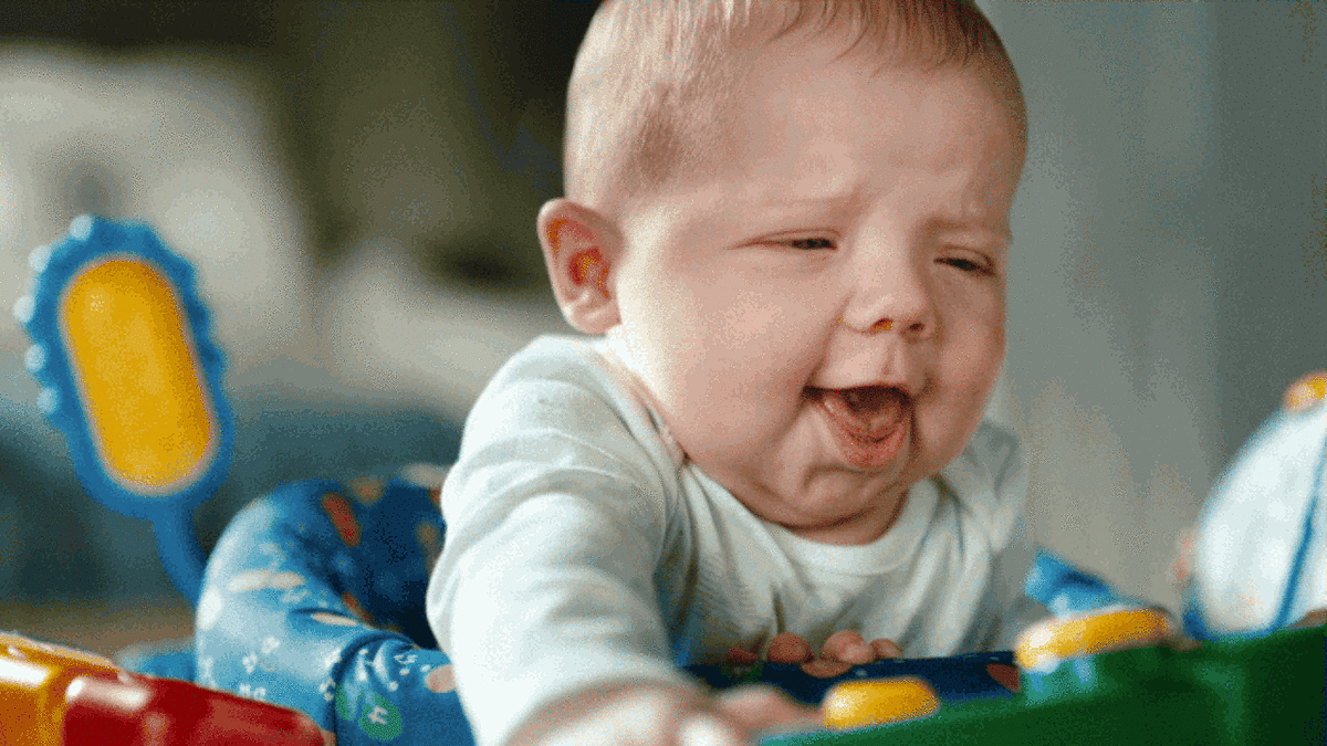 (GIF Courtesy:<a href="http://www.fastcocreate.com/3048169/this-pampers-ad-captures-defecating-babies-poo-face-in-all-its-slo-mo-glory"> fastcocreate.com</a>)