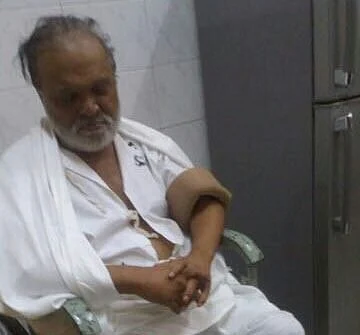 Chhagan Bhujbal at a hospital on Monday. (Photo Courtesy: <a href="https://twitter.com/news_houndz">twitter.com/news_houndz</a>)