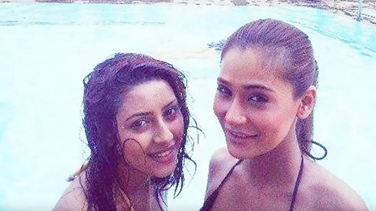 Pratyusha with her good friend Sara Khan. (Photo Courtesy: <a href="https://www.youtube.com/watch?v=emn_gqxv3HU">YouTube</a>screengrab)