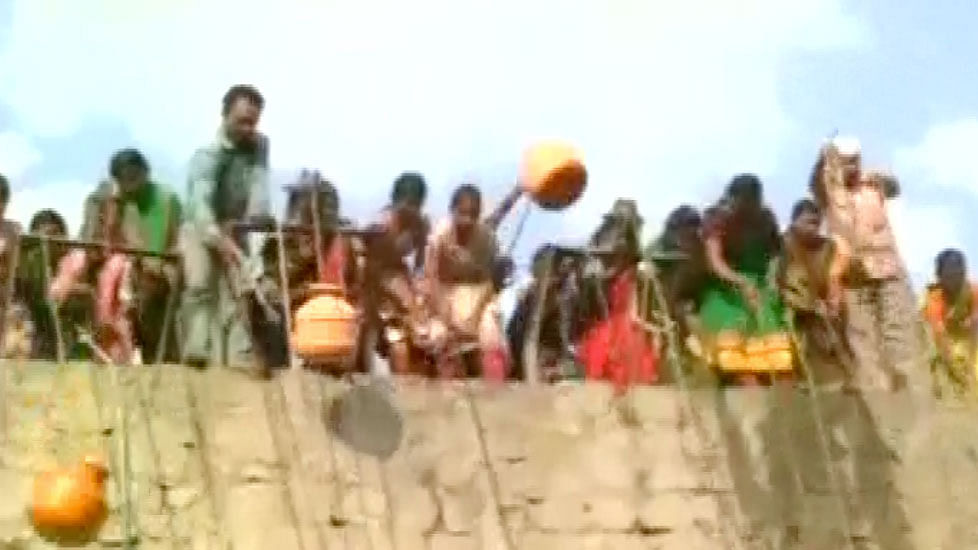 People in Maharashtra’s Beed village fetch water from a well. (Photo: ANI screengrab)