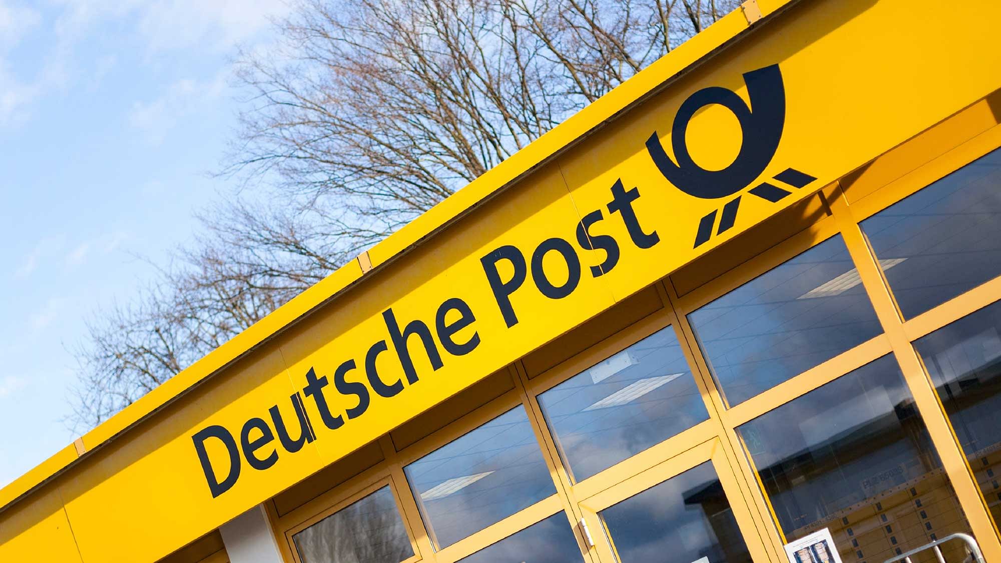 A building of Deutsche Post with its logo on the facade.  (Photo: iStockphoto)  