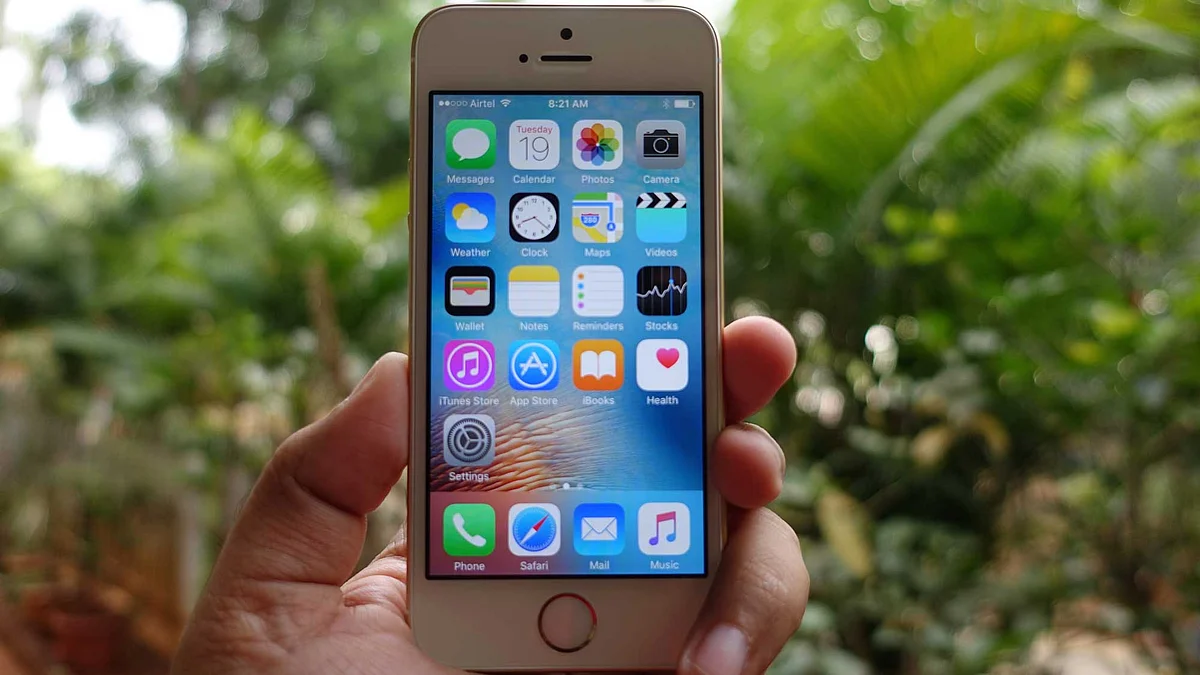 Apple iPhone SE. (Photo: <i><a href="https://twitter.com/2shar">@2shar</a>)</i>