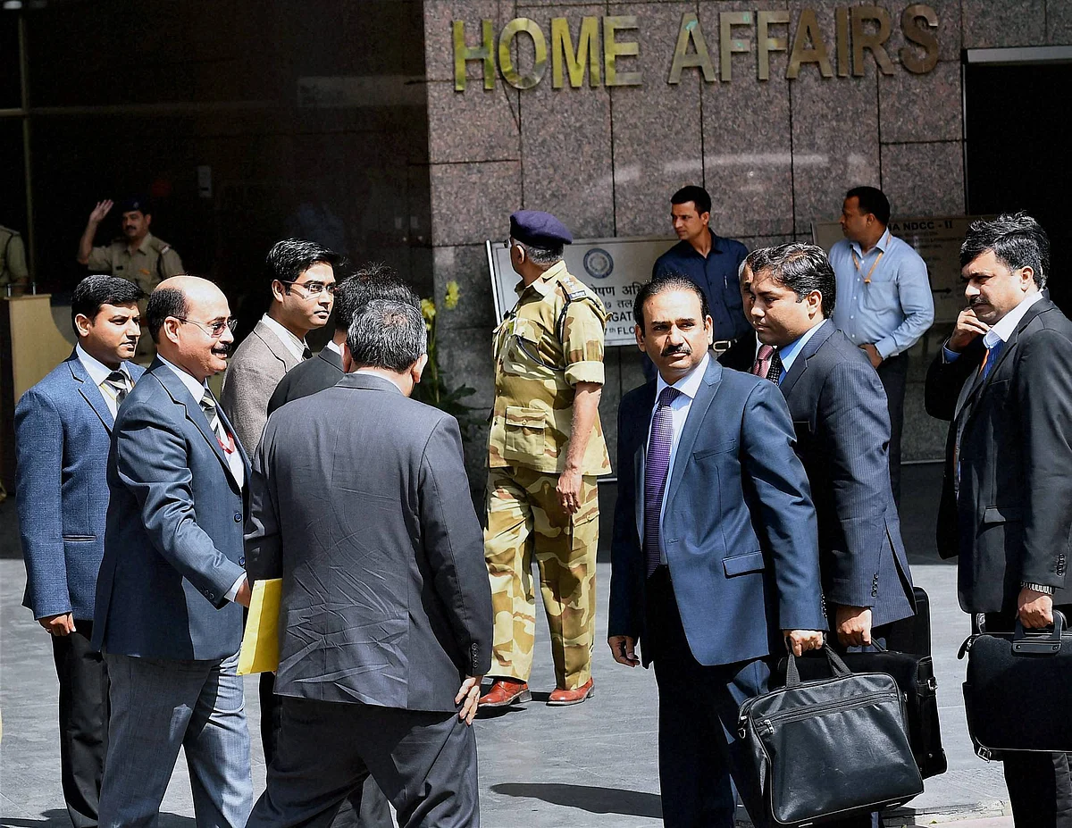 The five-member Pakistan JIT heads for Pathankot on Tuesday, 29 March 2016. (Photo: PTI)