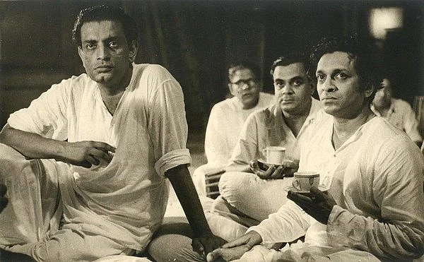 Meeting of the two giants: Satyajit Ray and Pandit Ravi Shankar. (Photo: <a href="https://twitter.com/kaushikcbasu/status/642453449737637888">Twitter/@kaushikcbasu</a>)
