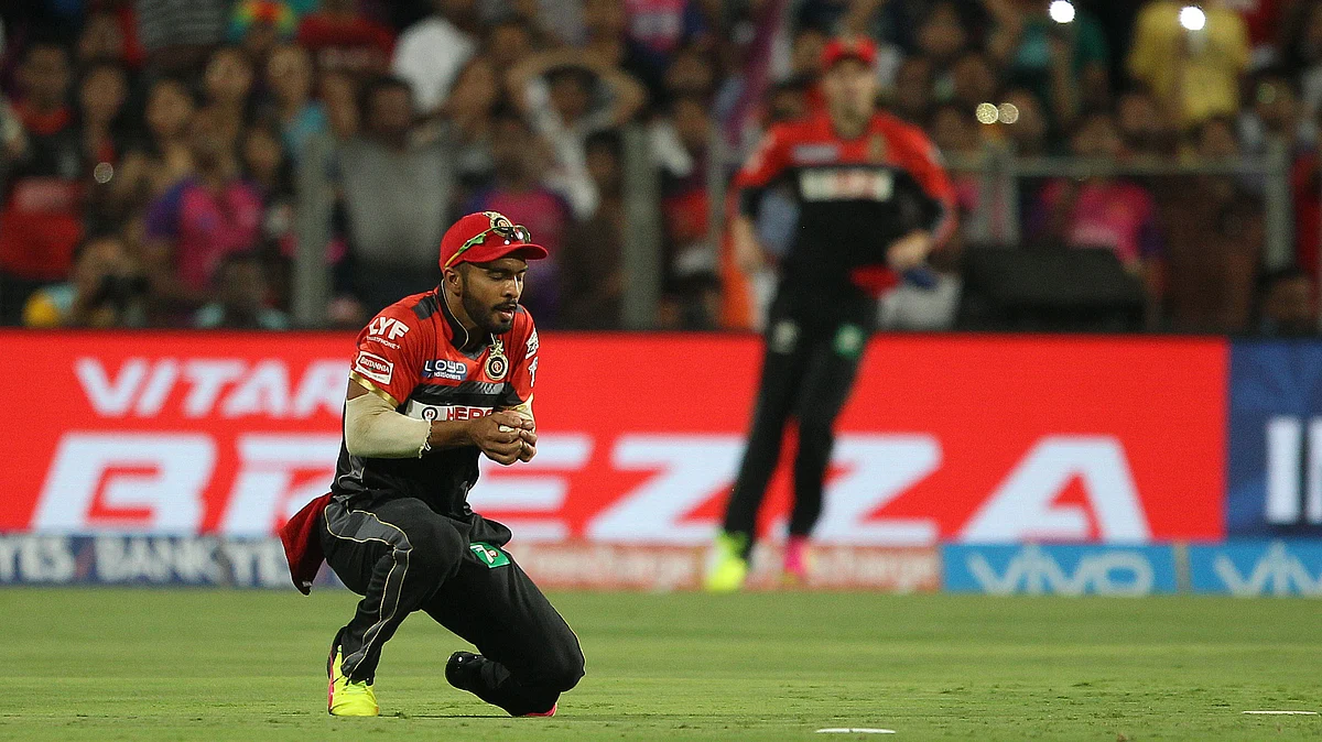 Mandeep Singh of Royal Challengers Bangalore takes a catch to dismiss Thisara Perera. (Photo: BCCI)