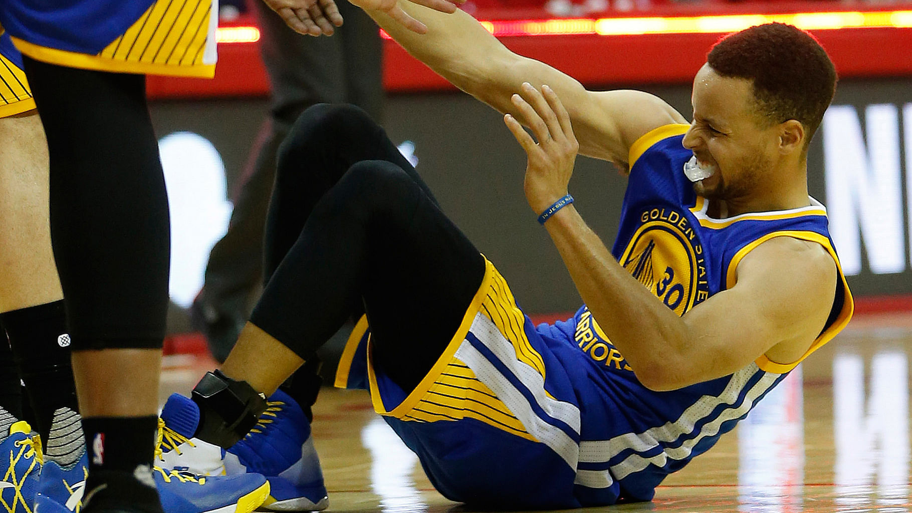Stephen Curry  helped up after being injured on the final play during the first half of Game 4 in the first round of the NBA playoff series against the Houston Rockets (Photo: AP)