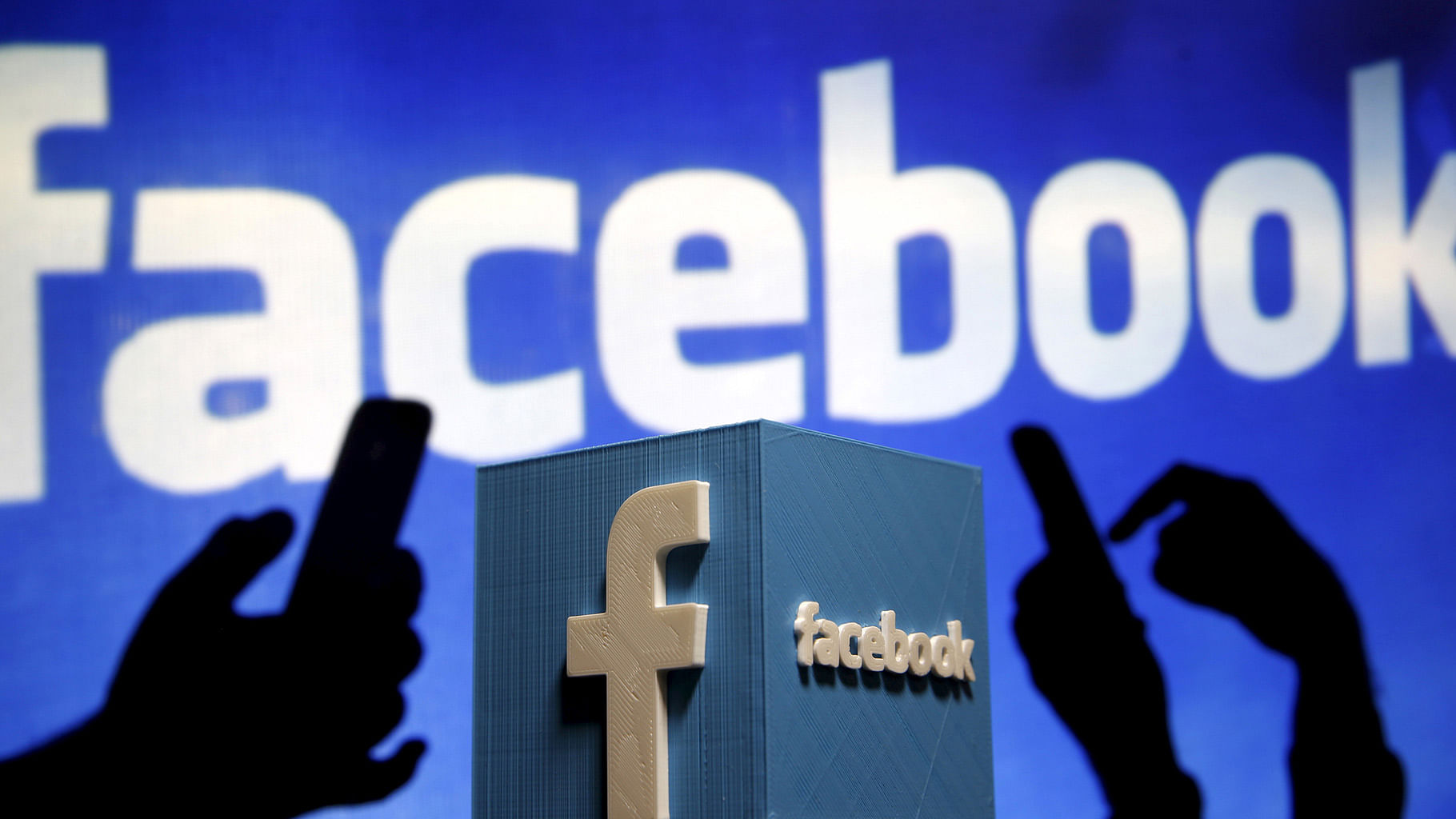 Facebook is giving its employees an additional $1,000 to buy office supplies.&nbsp;