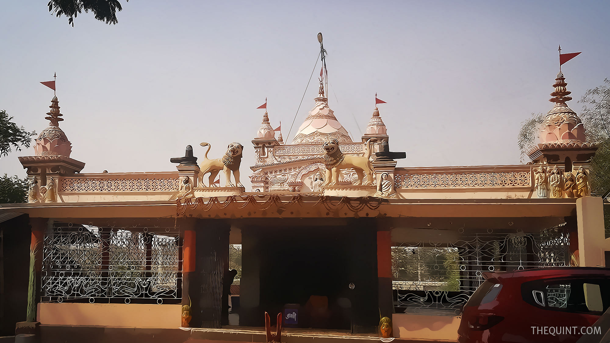 The Bikrampur Kali temple on the outskirts of Arambag in Hooghly district. (Photo: Chandan Nandy/ <b>The Quint</b>)