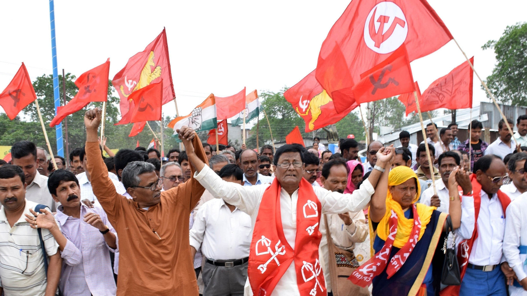 Left Front and Congress workers jointly campaign for the upcoming polls in West Bengal’s  Balurghat district in March 2016.&nbsp;