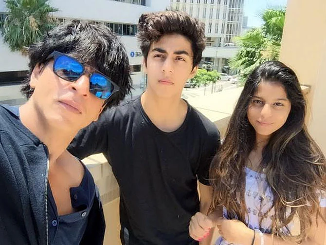 Shah Rukh Khan with his kids Aryan and Suhana (Photo courtesy: Twitter)