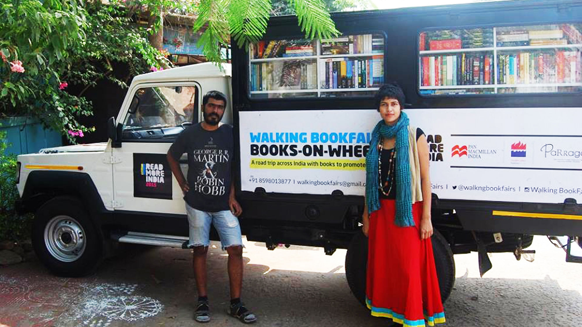 Satabdi Mishra and Akshay Rautaray, the two young Indians who started ‘Walking BookFairs’.&nbsp;(Photo Courtesy: <a href="https://www.facebook.com/Walking-BookFairs-1642636759308197/timeline">Facebook/Walking BookFairs</a>)