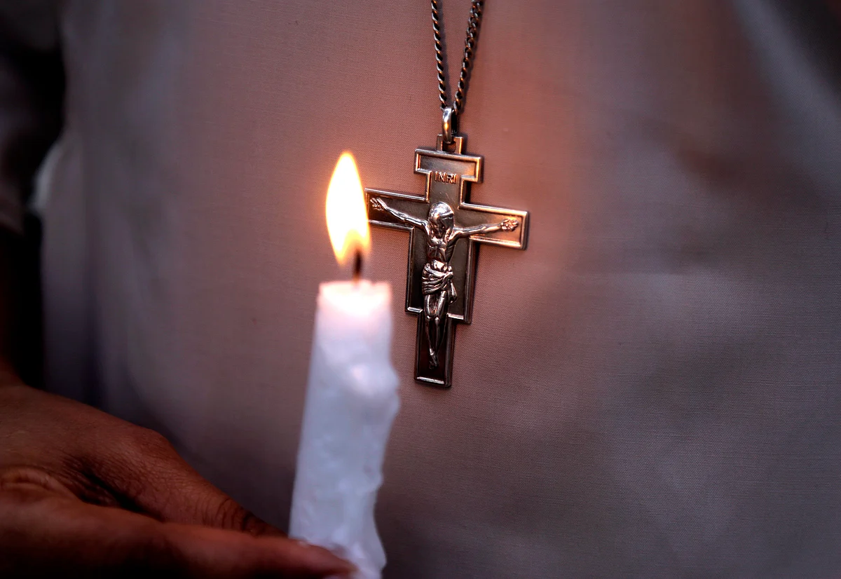 A Pakistani nun holds up a candle for the recent victims of the Lahore bombing. (Photo: AP)