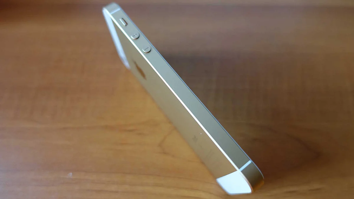 Apple iPhone SE. (Photo Courtesy: Twitter/<i><a href="https://twitter.com/2shar">@2shar</a>)</i>