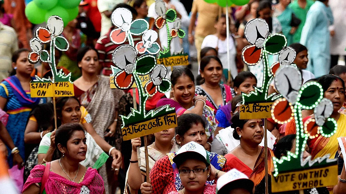 TMC activists during an election campaign of West Bengal Chief Minister and party supremo Mamata Banerjee in Bhawanipore constituency, Kolkata, on Sunday. (Photo: PTI)