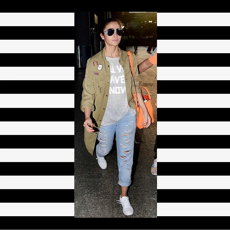 Alia Bhatt spotted at the international airport. (Photos: Yogen Shah)