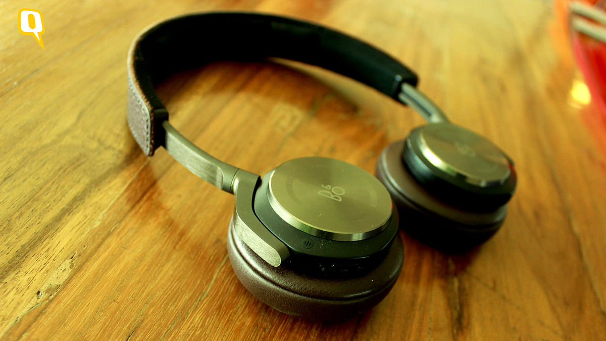 These quality pair of wireless headphones are equipped with noise cancellation.  