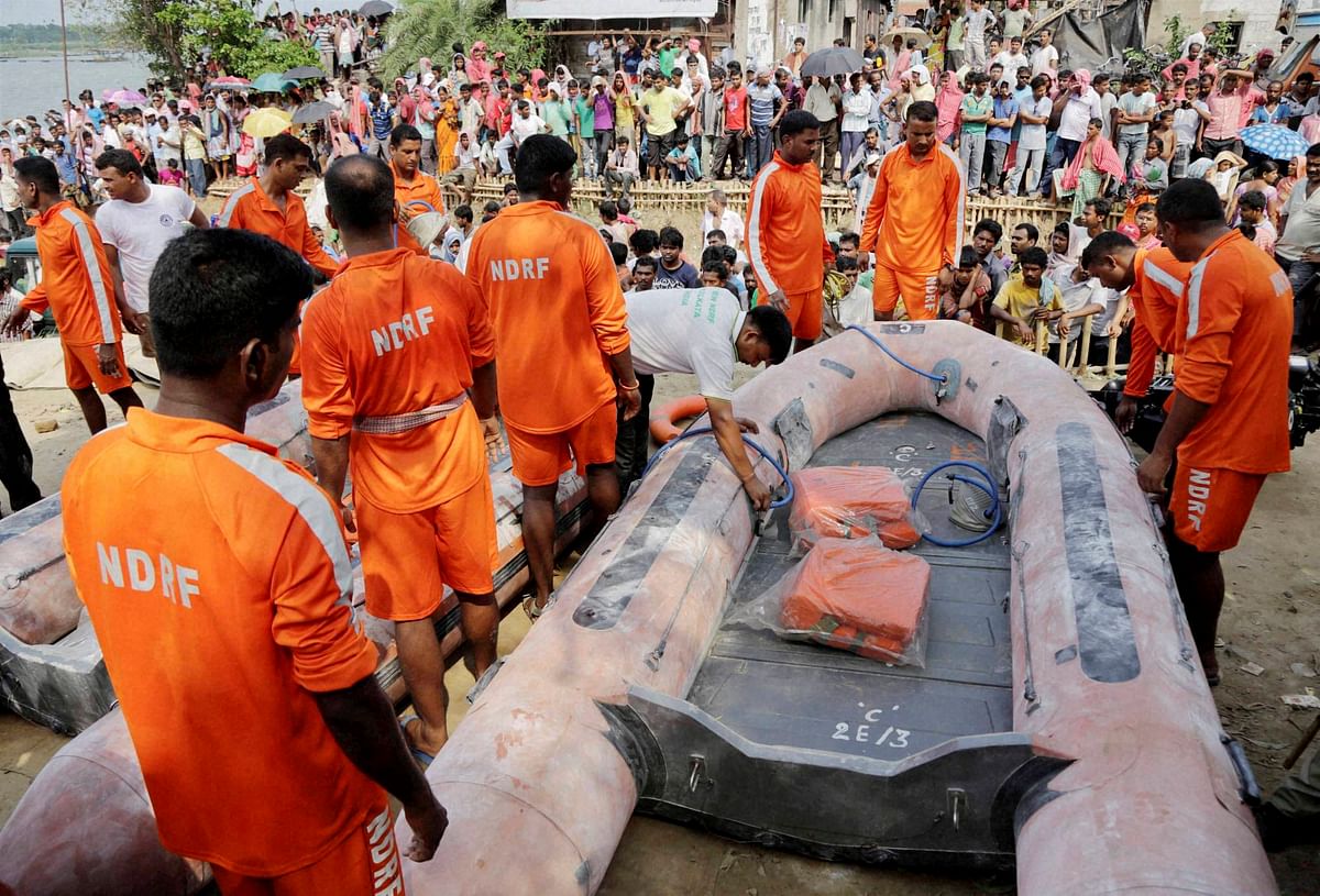 As the NDRF carries out rescue operations, violent protests occurred in Nadia district against the administration. 