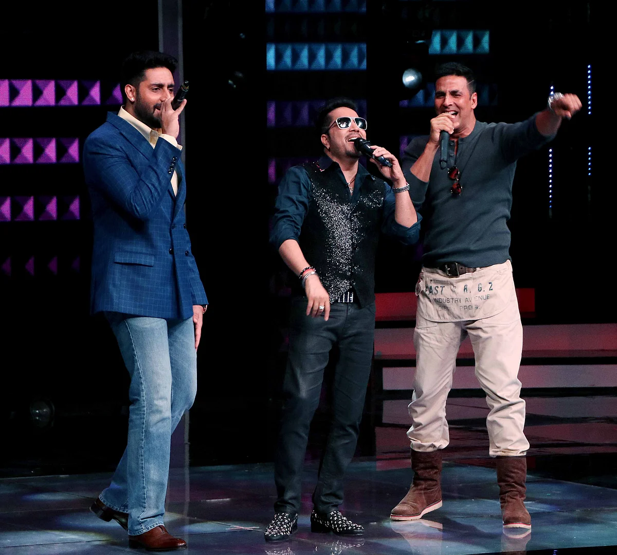 Singer Mika Singh sings along with Abhishek Bachchan and Akshay Kumar (Photo: Yogen Shah)