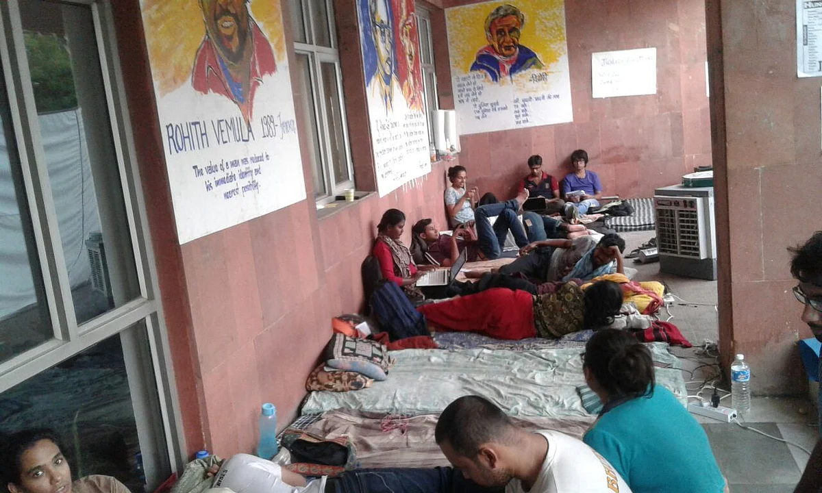 JNU students during the hunger strike. (Photo: JNUSU President Media Group)